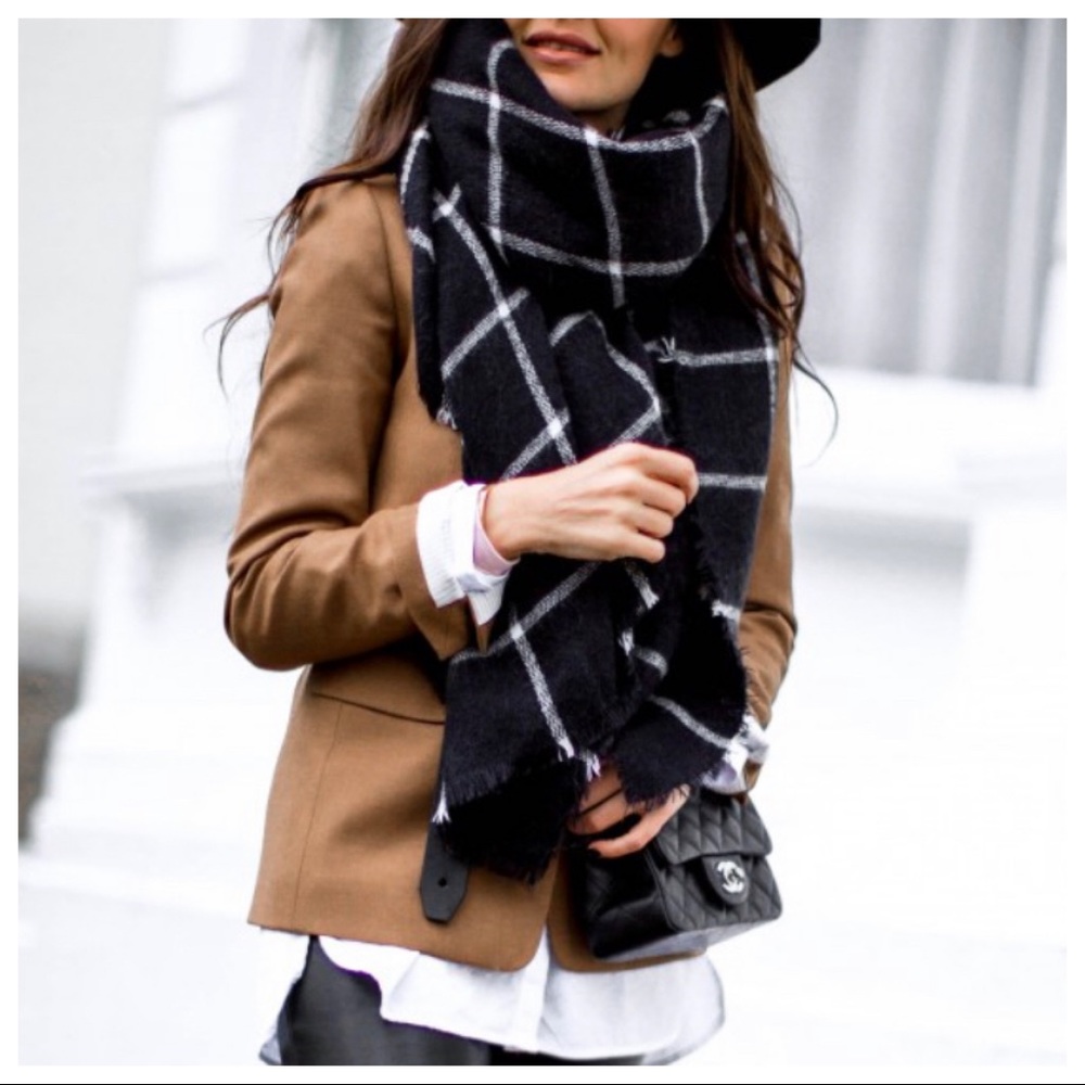 Boho chic Beautiful black and white scarf